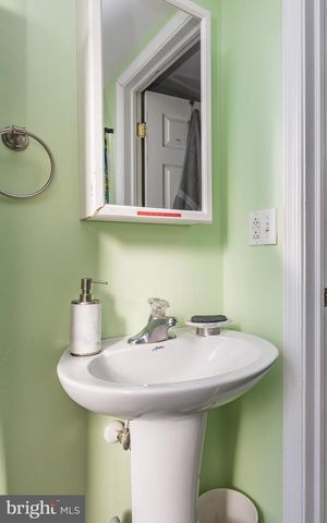 207 OLGA RD, Wilmington, DE 19805