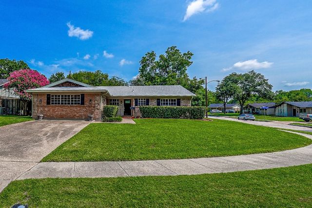 734 Kingswood Avenue, Richardson, TX 75080