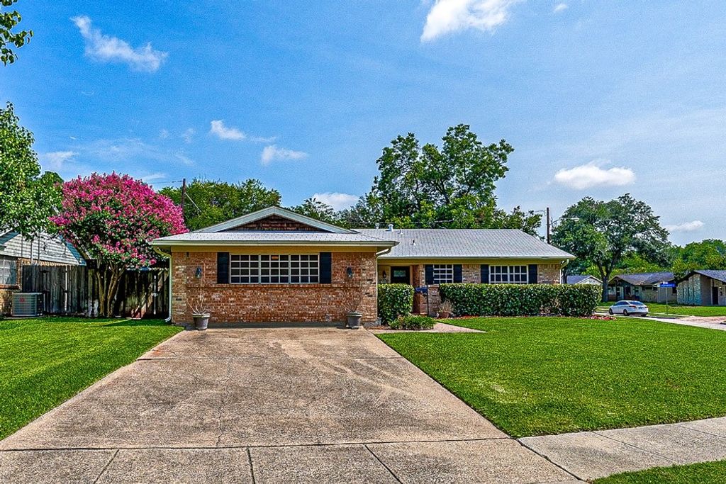 734 Kingswood Avenue, Richardson, TX 75080