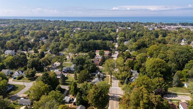 936 Superior Street, South Haven, MI 49090