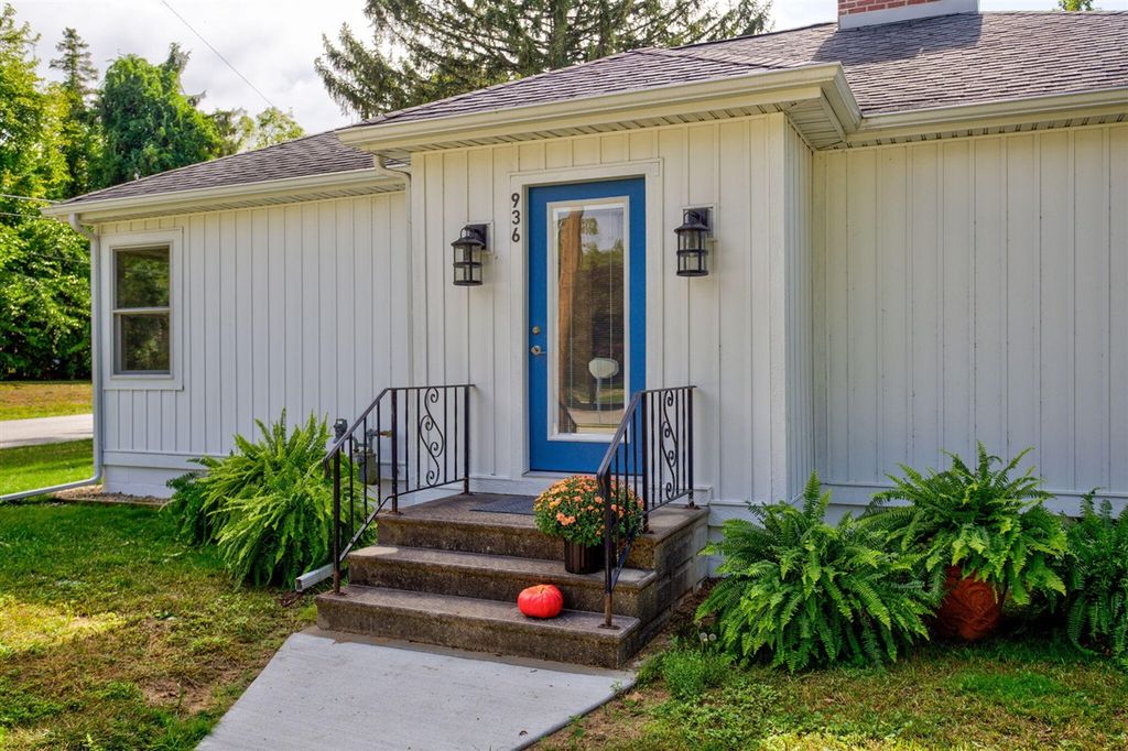 936 Superior Street, South Haven, MI 49090