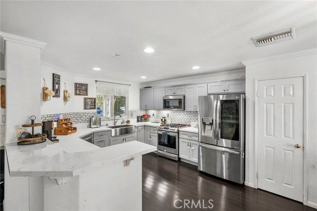 13204 Alta Vista Way, Sylmar (los Angeles), CA 91342