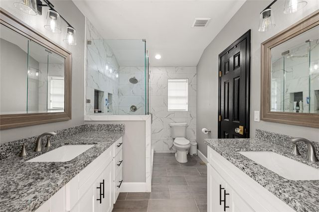 814 Barkley Street, Houston, TX 77022