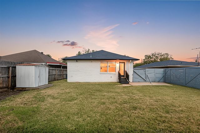 814 Barkley Street, Houston, TX 77022