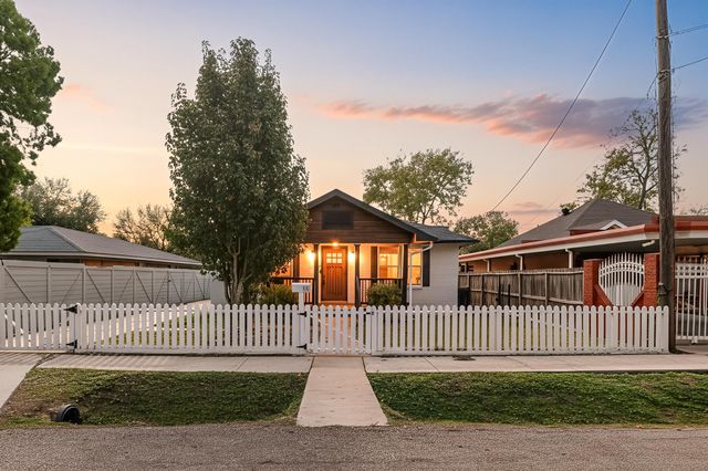 814 Barkley Street, Houston, TX 77022