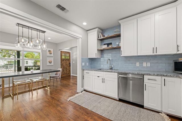 814 Barkley Street, Houston, TX 77022