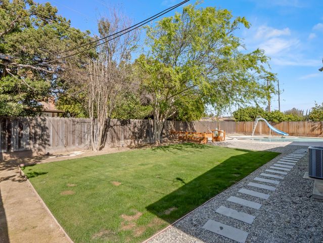 442 W Mesa Avenue, Fresno, CA 93704