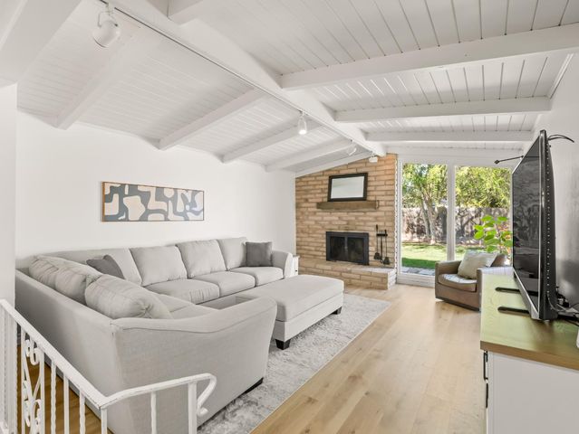 442 W Mesa Avenue, Fresno, CA 93704