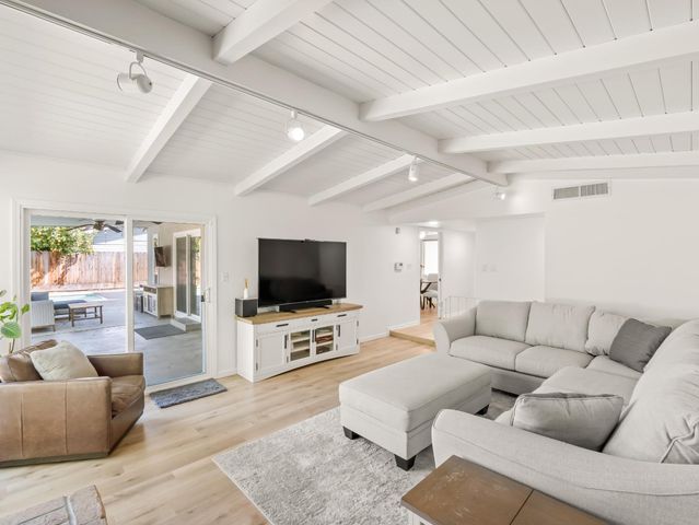 442 W Mesa Avenue, Fresno, CA 93704