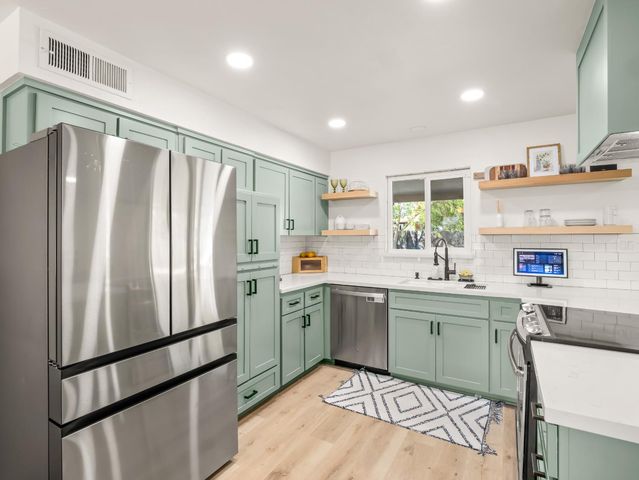 442 W Mesa Avenue, Fresno, CA 93704