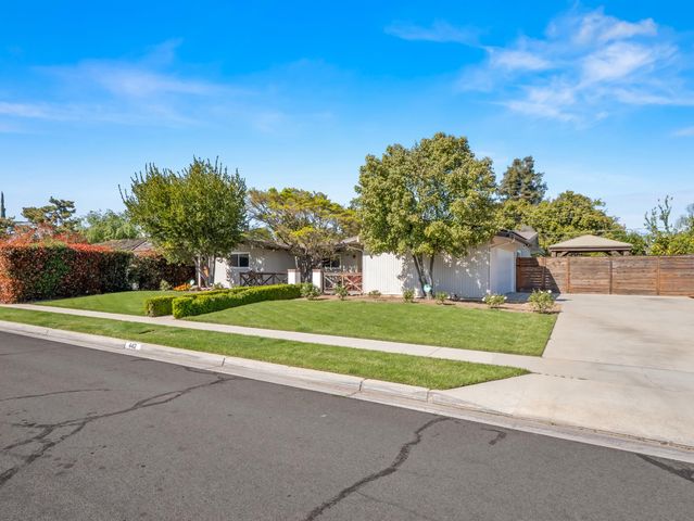 442 W Mesa Avenue, Fresno, CA 93704