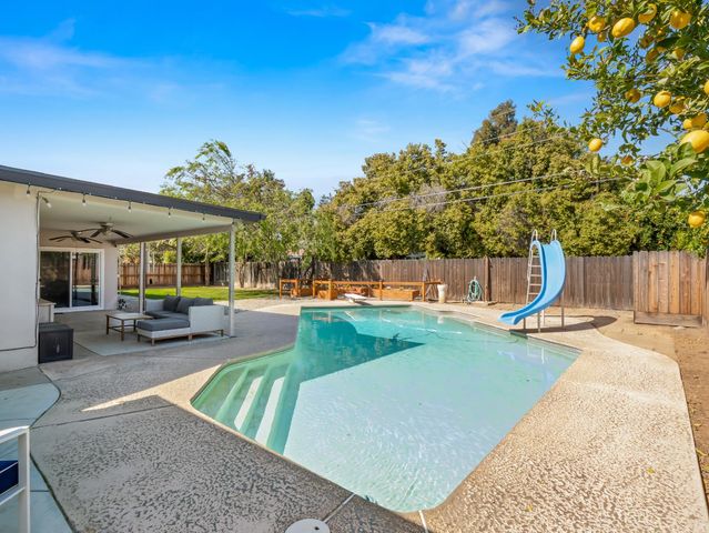 442 W Mesa Avenue, Fresno, CA 93704