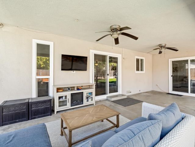 442 W Mesa Avenue, Fresno, CA 93704