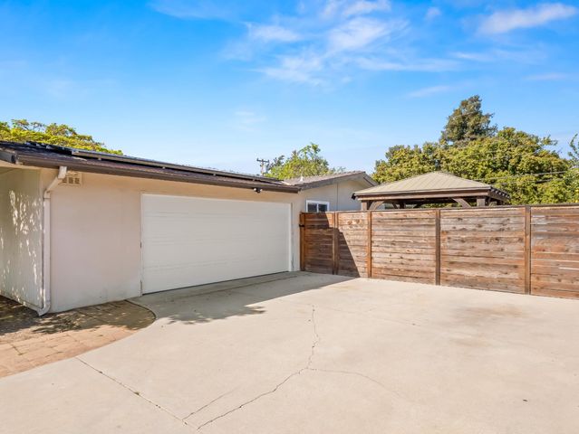 442 W Mesa Avenue, Fresno, CA 93704