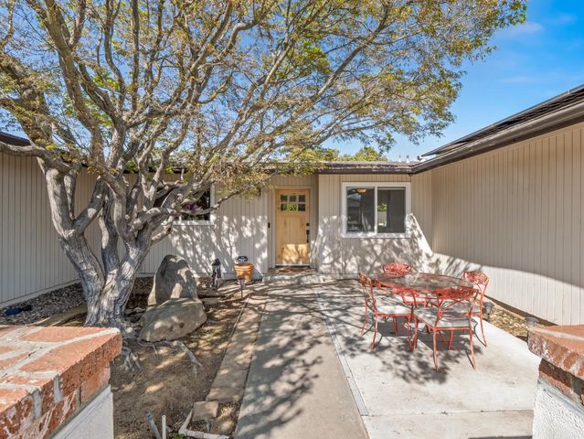 442 W Mesa Avenue, Fresno, CA 93704