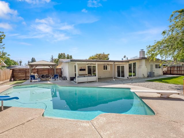 442 W Mesa Avenue, Fresno, CA 93704