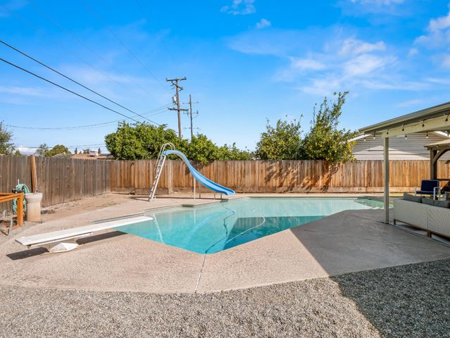 442 W Mesa Avenue, Fresno, CA 93704