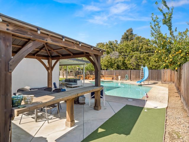 442 W Mesa Avenue, Fresno, CA 93704