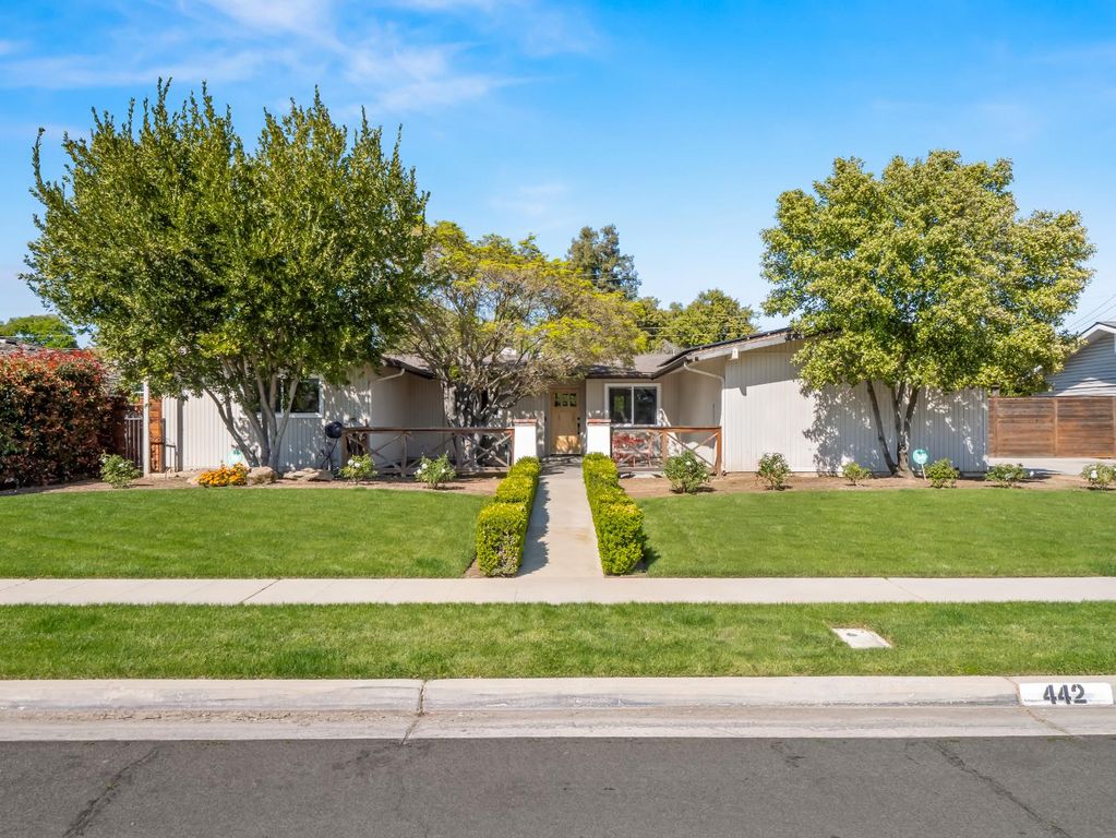 442 W Mesa Avenue, Fresno, CA 93704