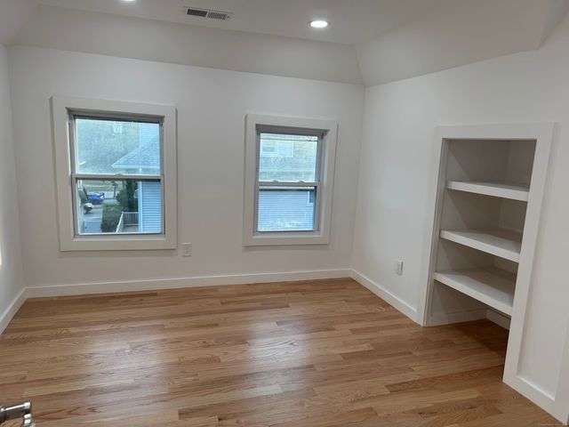 263 Hawley Avenue 3rd Floor, Bridgeport, CT 06606