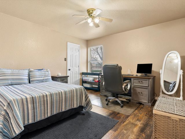 900 Fenway Lane, Saginaw, TX 76179