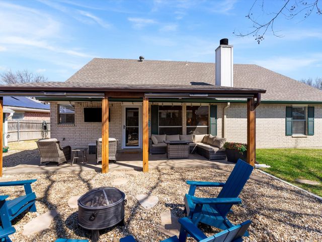 900 Fenway Lane, Saginaw, TX 76179