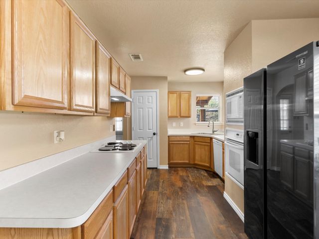 900 Fenway Lane, Saginaw, TX 76179