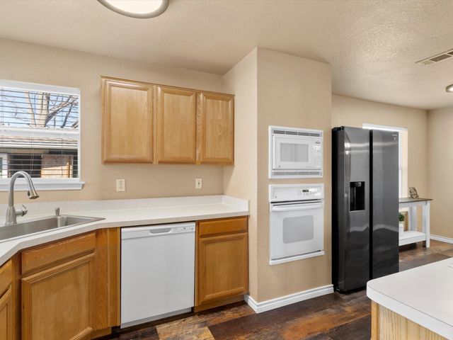 900 Fenway Lane, Saginaw, TX 76179