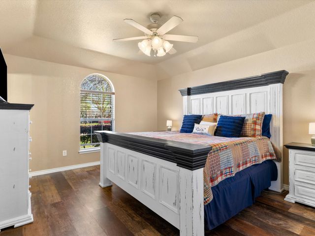 900 Fenway Lane, Saginaw, TX 76179