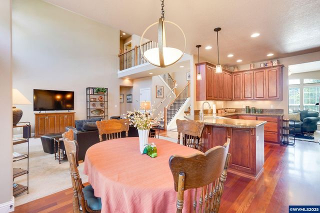 824 Pioneer Dr, Silverton, OR 97381