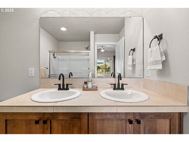 13254 Sw AUBERGINE Ter, Sherwood, OR 97140