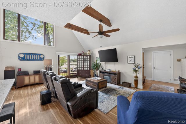 1280 Petts Road, Fenton Charter Township, MI 48430