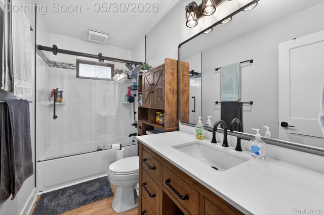1280 Petts Road, Fenton Charter Township, MI 48430