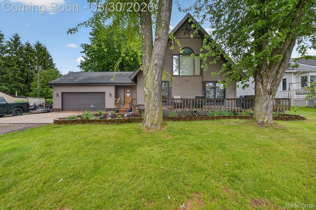 1280 Petts Road, Fenton Charter Township, MI 48430