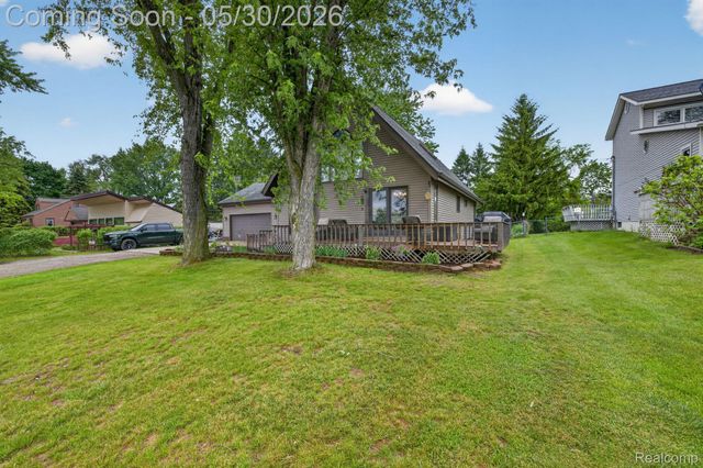 1280 Petts Road, Fenton Charter Township, MI 48430