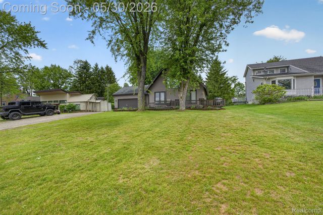 1280 Petts Road, Fenton Charter Township, MI 48430