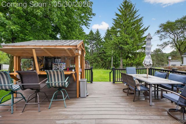 1280 Petts Road, Fenton Charter Township, MI 48430