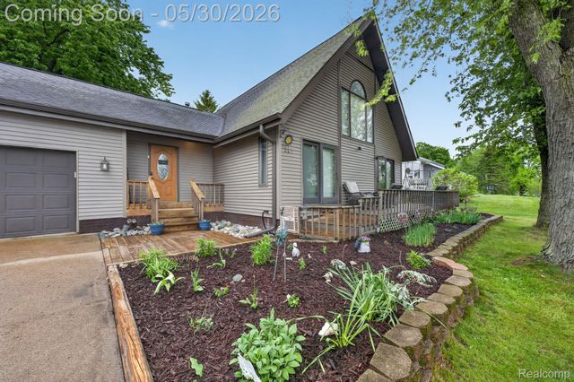 1280 Petts Road, Fenton Charter Township, MI 48430