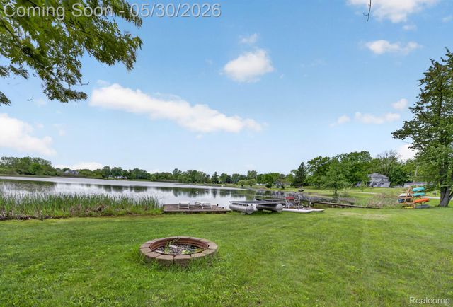 1280 Petts Road, Fenton Charter Township, MI 48430