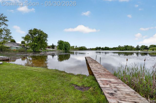 1280 Petts Road, Fenton Charter Township, MI 48430