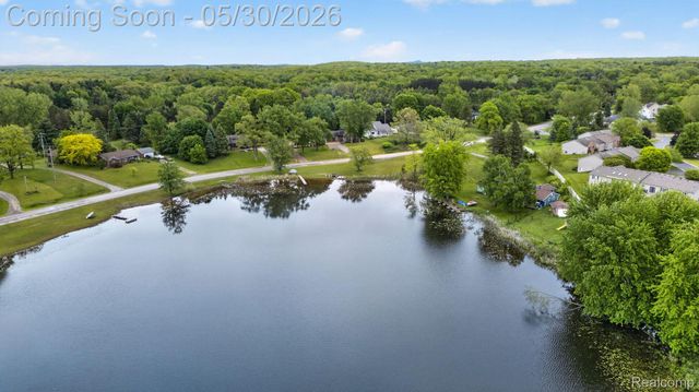 1280 Petts Road, Fenton Charter Township, MI 48430