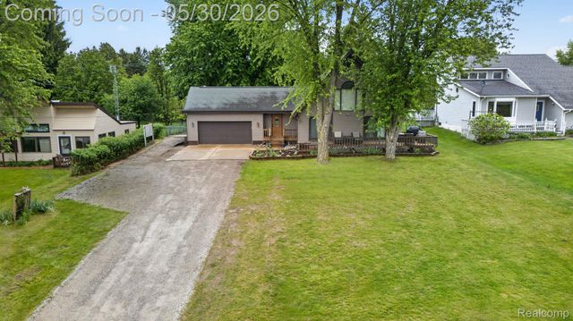 1280 Petts Road, Fenton Charter Township, MI 48430