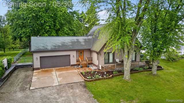 1280 Petts Road, Fenton Charter Township, MI 48430