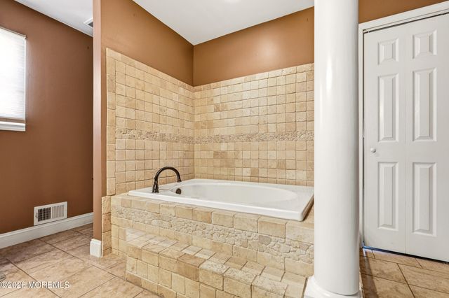8 Snowdrift Lane, Howell, NJ 07731