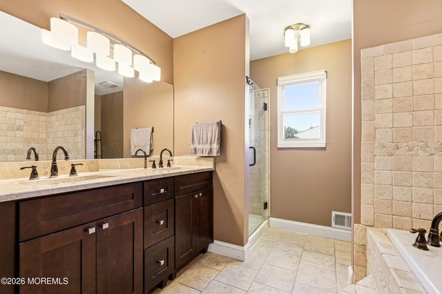 8 Snowdrift Lane, Howell, NJ 07731