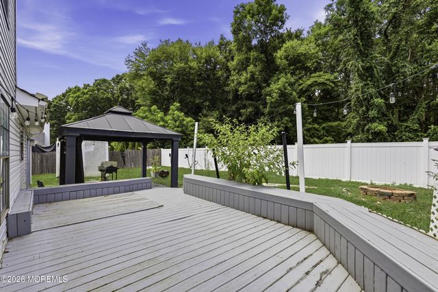 8 Snowdrift Lane, Howell, NJ 07731