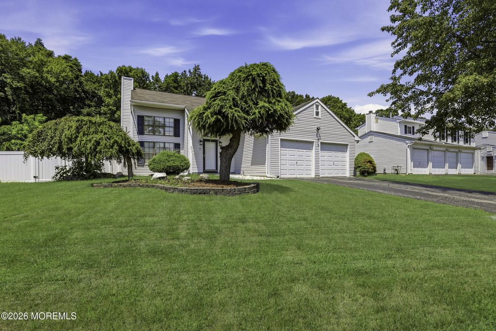 8 Snowdrift Lane, Howell, NJ 07731