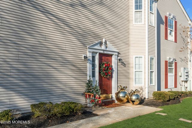 81 Wood Duck Court, Freehold, NJ 07728