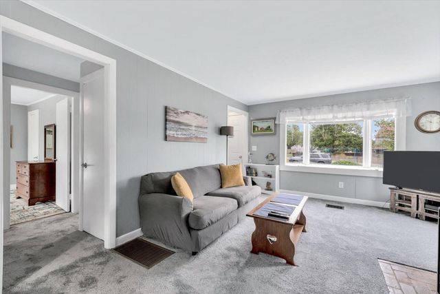 7 Queens Bay Lane, Buzzards Bay, MA 02532