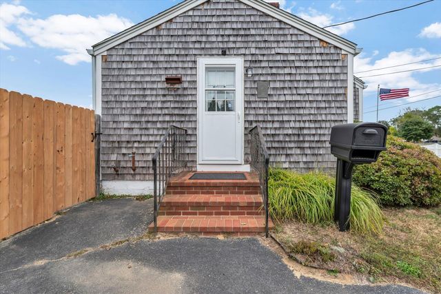 7 Queens Bay Lane, Buzzards Bay, MA 02532